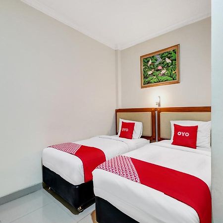 Oyo 90408 Hotel Horton Cirebon Exterior photo