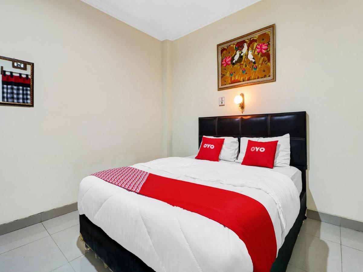 Oyo 90408 Hotel Horton Cirebon Exterior photo