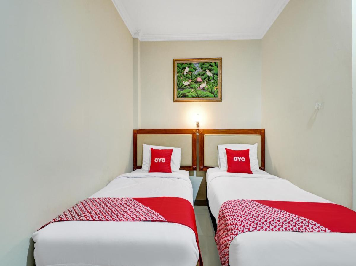 Oyo 90408 Hotel Horton Cirebon Exterior photo
